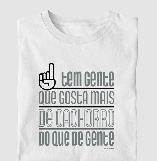 Camiseta Tem Gente que gosta mais de Cachorro do que de gente