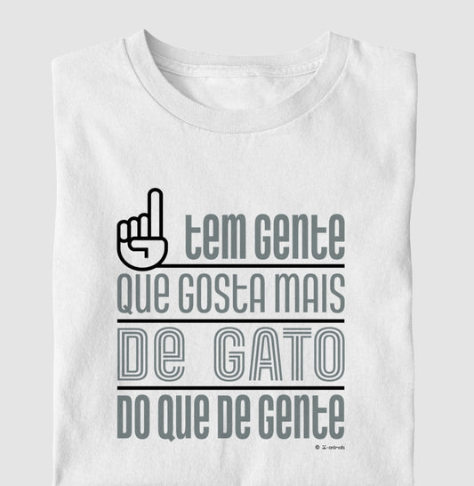 Camiseta Tem Gente que gosta mais de Gato do que de gente